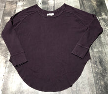 Load image into Gallery viewer, Tna dark purple 3/4 sleeve shirt - Hers size XS
