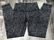 Load image into Gallery viewer, lululemon black/white high rise leggings - Hers size 4
