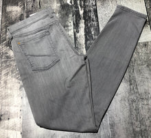 Load image into Gallery viewer, 7 for all mankind grey high rise skinny jeans - Hers size 29
