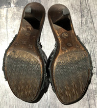 Load image into Gallery viewer, Aldo black/brown sandal heel - Hers size 4
