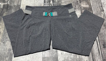 Load image into Gallery viewer, lululemon grey cropped yoga pants - Hers size 10
