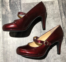 Load image into Gallery viewer, Arnold Churgin red heels - Hers size 6
