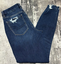 Load image into Gallery viewer, American Eagle blue high rise jeans - Hers size 2
