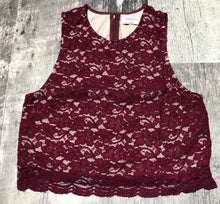 Load image into Gallery viewer, Babaton burgundy crop lace tank top - Hers size 2
