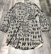 Load image into Gallery viewer, GAP cream/black long sleeve - Hers size M
