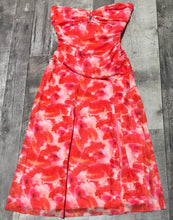 Load image into Gallery viewer, Lulus red/pink mid length sleeveless dress - Hers size M
