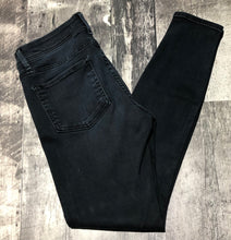 Load image into Gallery viewer, Fidelity dark blue mid rise skinny jeans - Hers size 27
