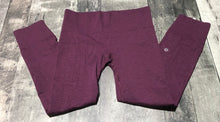 Load image into Gallery viewer, lululemon mid rise crop leggings - Hers size approx M
