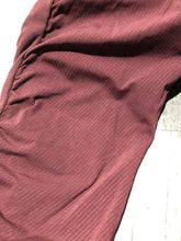 Load image into Gallery viewer, lululemon plum mid rise pants - Hers size 24
