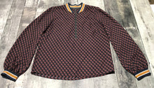 Load image into Gallery viewer, BCBG black/red half zip long sleeve shirt - Hers size XXS
