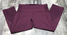 Load image into Gallery viewer, lululemon purple cropped legging - Hers size 6
