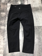 Load image into Gallery viewer, lululemon black capri leggings - Hers size 4
