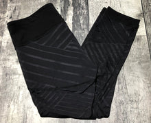 Load image into Gallery viewer, lululemon black capri leggings - Hers size 8
