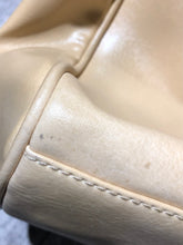 Load image into Gallery viewer, Matt &amp; Nat pale yellow purse
