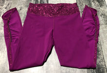 Load image into Gallery viewer, lululemon purple cropped leggings - Hers size 6
