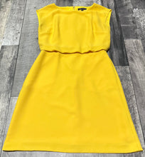 Load image into Gallery viewer, Banana Republic yellow dress - Hers size 4
