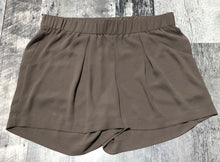 Load image into Gallery viewer, BCBG brown mid rise shorts - Hers size XS
