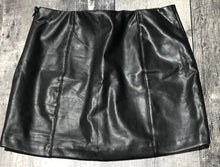 Load image into Gallery viewer, Abercrombie &amp; Fitch black fake leather skort - Hers size 4
