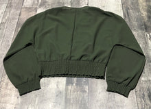 Load image into Gallery viewer, Wilfred dark green crop long sleeve blouse - Hers size XS
