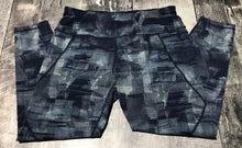 Load image into Gallery viewer, Sweaty Betty blue/light blue capri leggings - Hers size L
