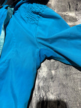 Load image into Gallery viewer, lululemon blue/black light jacket - Hers size 6

