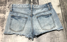 Load image into Gallery viewer, Free People blue mid rise denim shorts - Hers size 27
