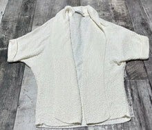 Load image into Gallery viewer, Talula cream knit cardigan Hers size XXS
