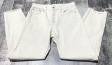 Load image into Gallery viewer, Levis cream high rise wedgie jeans - Hers size 26
