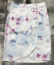 Load image into Gallery viewer, Anthropologie white/purple/blue mid length skirt - Hers size 2
