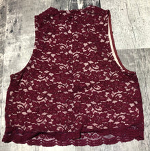 Load image into Gallery viewer, Babaton burgundy crop lace tank top - Hers size 2
