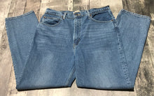 Load image into Gallery viewer, Levi blue 70s high rise slim straight jeans - Hers size 31
