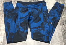 Load image into Gallery viewer, lululemon black/blue mid rise leggings - Hers size 4
