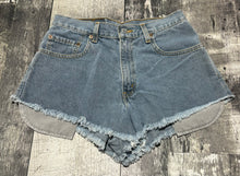 Load image into Gallery viewer, Levis light blue denim mid rise shorts - Hers size 29
