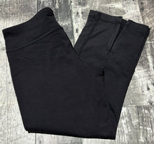 Load image into Gallery viewer, lululemon black capris - Hers size approx S
