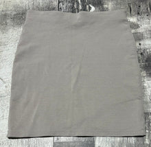 Load image into Gallery viewer, Talula grey skirt - Hers size XS
