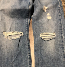 Load image into Gallery viewer, Levis blue high rise straight jeans - Hers size 25
