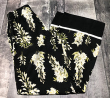 Load image into Gallery viewer, H&amp;M black/cream/green high rise pants - Hers size XS
