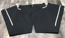 Load image into Gallery viewer, lululemon black/white low rise yoga pants - Hers size 8
