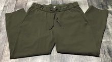 Load image into Gallery viewer, lululemon dark green pants - Hers size 8
