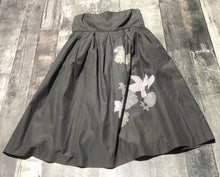 Load image into Gallery viewer, GAP grey/light pink strapless dress - Hers size 4
