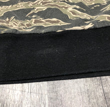 Load image into Gallery viewer, TNA black/beige/green sweater - Hers size S
