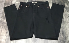 Load image into Gallery viewer, Levis black high rise wedgie skinny jeans - Hers size 25

