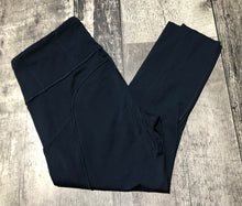 Load image into Gallery viewer, lululemon navy mid rise cropped leggings - Hers size 6

