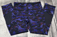 Load image into Gallery viewer, lululemon purple/black capris - Hers size 2
