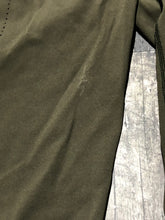 Load image into Gallery viewer, lululemon green capri leggings - Hers size 4
