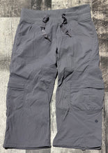 Load image into Gallery viewer, lululemon grey cropped pants - Hers size 2
