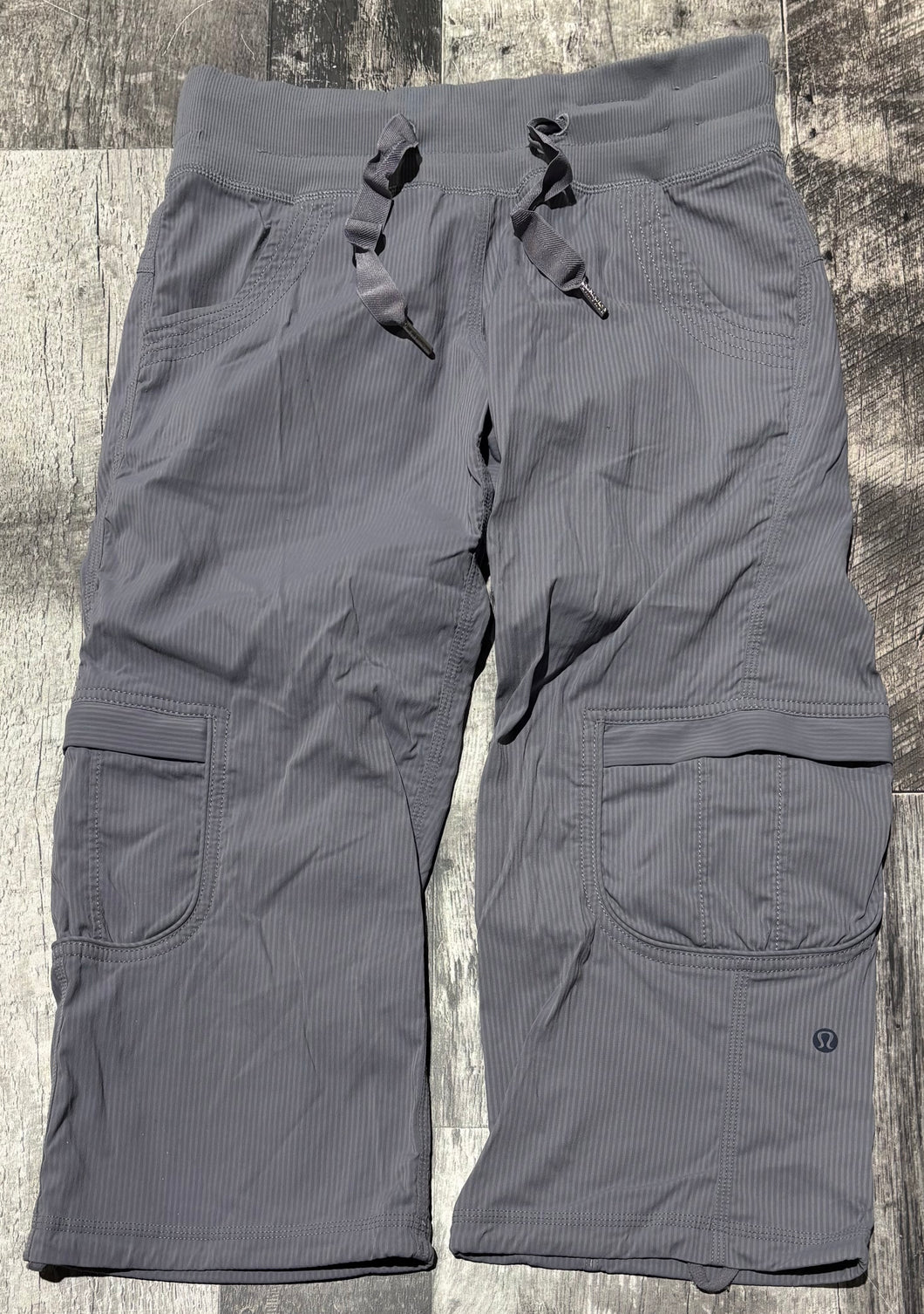 lululemon grey cropped pants - Hers size 2