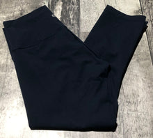 Load image into Gallery viewer, lululemon navy crop leggings - Hers size 6
