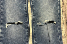 Load image into Gallery viewer, American Eagle blue high rise jeans - Hers size2
