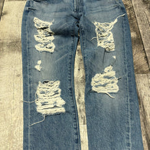 Load image into Gallery viewer, 7 for all mankind mid rise ripped jeans - Hers size 27
